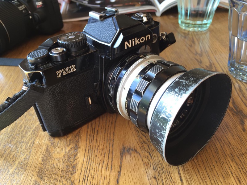 【フィルムカメラ】Nikon FM2が名機すぎてヤバい!? フルサイズで撮るモノクロの世界 – SUGI MAG (スギマグ)
