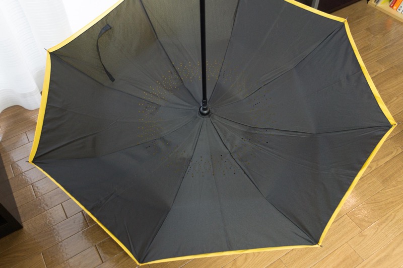 REMAX(リマックス)「逆に開く傘」は梅雨の季節におすすめの濡れない傘だった！ レビュー｜SUGI MAG (スギマグ)
