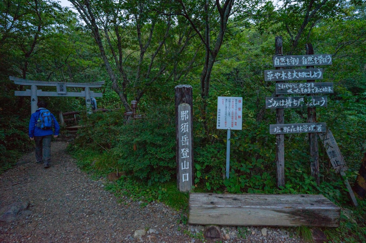 日本百名山 那須岳 茶臼岳 に早朝登山したら岩肌と雲海が最高だった Sugi Mag スギマグ