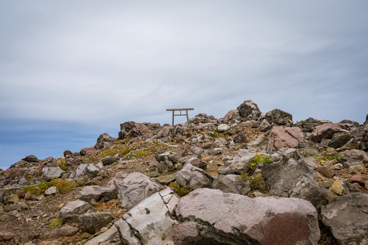 日本百名山 那須岳 茶臼岳 に早朝登山したら岩肌と雲海が最高だった Sugi Mag スギマグ