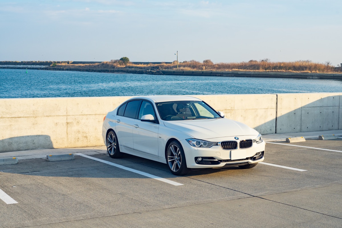 保存版】BMW 3シリーズ(F30)の車検・整備費用はいくら必要？相場は 
