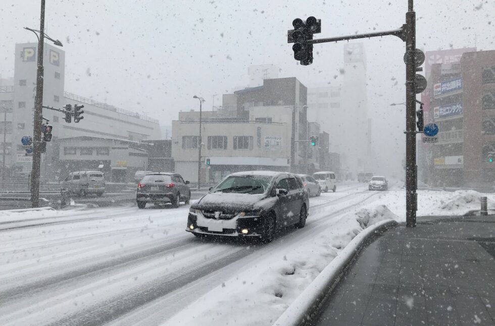 【保存版】雪道の運転テクニック まとめ 冬道が怖い初心者ドライバー向け｜sugi Mag (スギマグ)