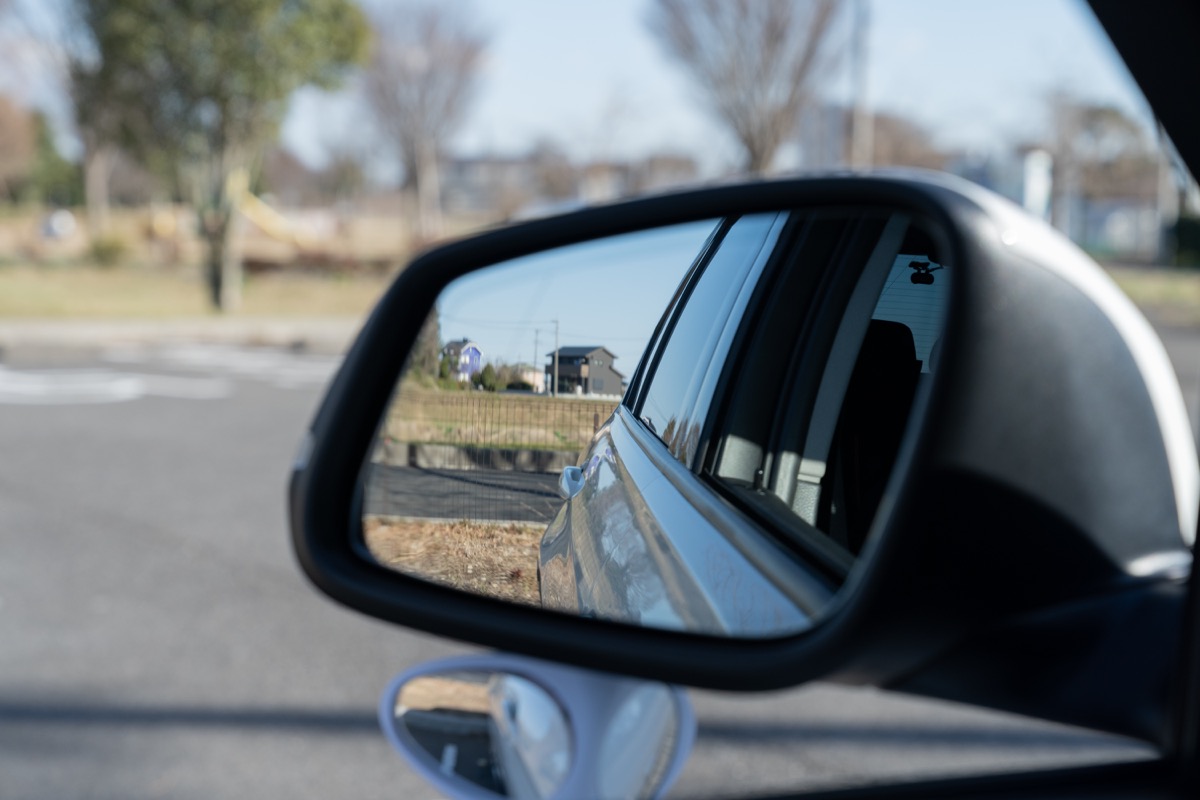 またぶつけた 車に補助ミラーを付けたら運転が劇的にラクになった話 Pr Sugi Mag スギマグ